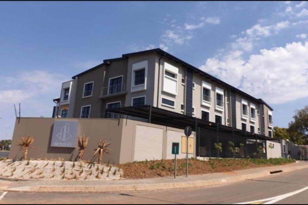 Cozy & Peaceful Self Check-in, Near Menlyn Maine Appartement *