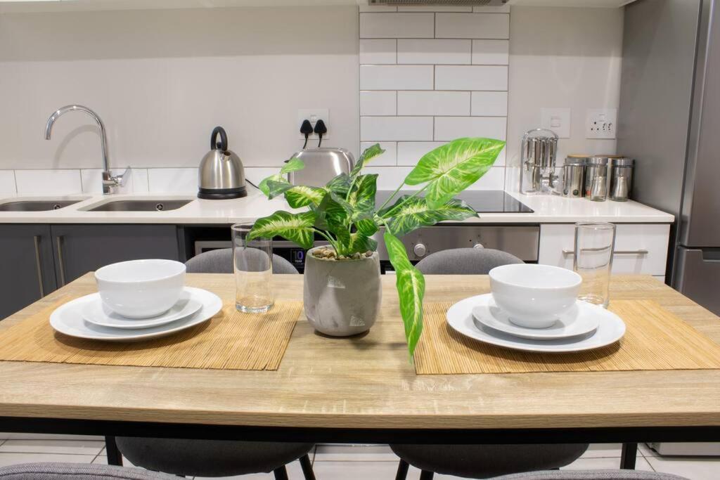 Cozy & Peaceful Self Check-in, Near Menlyn Maine Appartement Pretoria-Noord